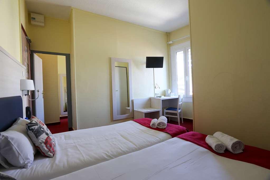 Brit Hotel Bleu Nuit Saintes Ruang foto
